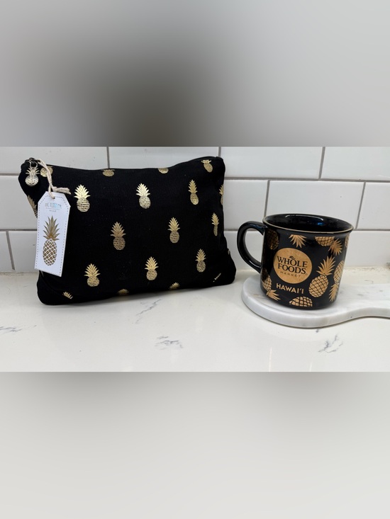 Whole Foods Handbags - Whole Foods Market Tag Aloha exclusive to Hawaii black mug & zip clutch NWT